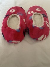 Cozy and Cute Holiday Comfort Slippers Pink Valentine's Plush size 6-7