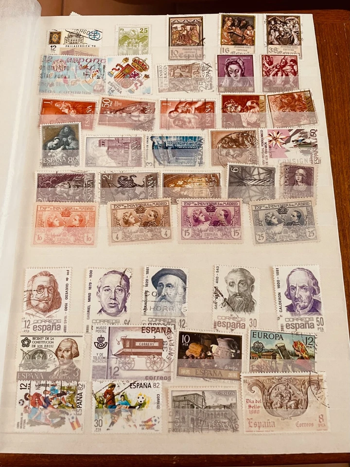 Vintage Postage Espana Hard Covere Over 1200 Stamps - Image 4 of 4