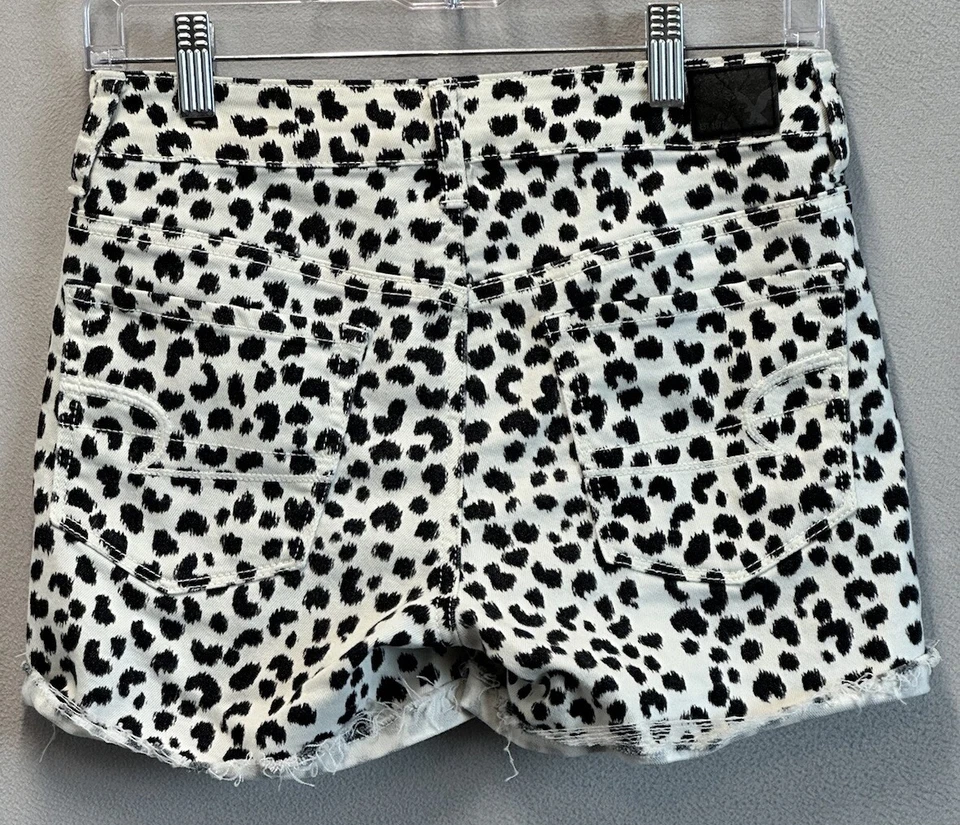 Pantalones Cortos de Jeans American Eagle Outfitters Para Mujer Talla 2 Elastizados Estampado Animal de Vaca Foto 2 de 4