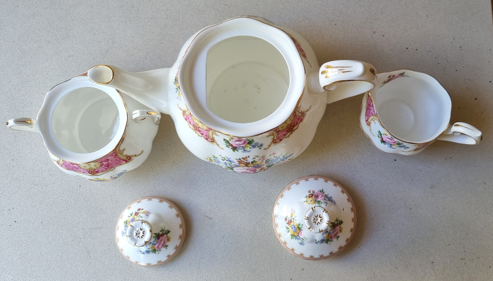 Stunning Vintage Royal Albert Lady Carlyle Tea Set For Four With Teapot