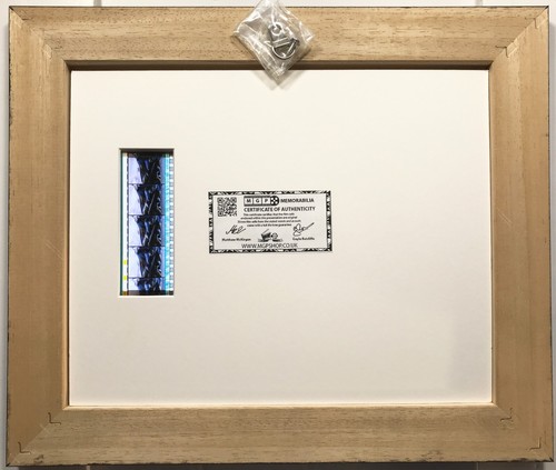 Hand crafted display featuring original 35mm film cells for an AVATAR 2009 fan - Picture 6 of 12