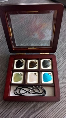Schmuckset 6x Herz-Anhänger mit Halskette, mehrfarbig, Stein/Metall, Box