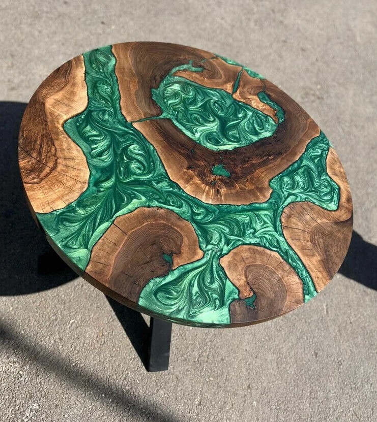 Green Round Natural Wood Table, Dining table, Natural Epoxy Table, Resin Table