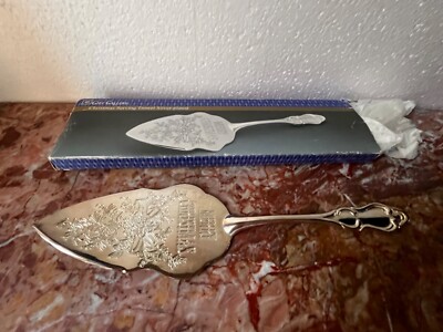 International Silver Plate Merry Christmas Holiday Cake / Pie Server, Vintage