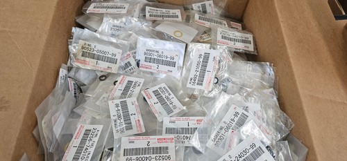 Large lot Over 1K Genuine Lexus / Toyota Gaskets O-Rings Seals many part numbers