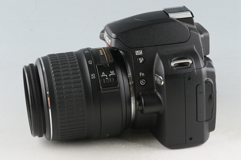 Nikon D40 + AF-S DX Nikkor 18-55mm F/3.5-5.6 G II ED Lens
