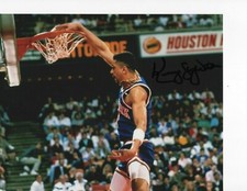 NEW YORK KNICKS KENNY WALKER SIGNED SKY DUNK 8X10