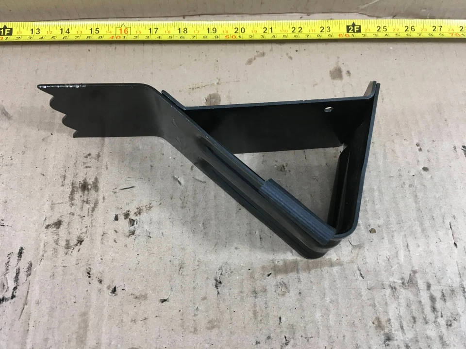 Range Rover HSE 2003-2012 soporte de cuña de cuña de rueda OEM. Foto 4 de 4