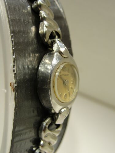 VINTAGE WATCH LADIES WITTNAUER 17 JEWEL MANUAL WIND, CASE SIZE IS 15 MM - Picture 3 of 3