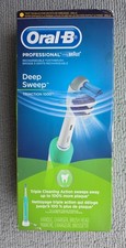 Braun Oral-B Deep Sweep Triaction 1000 Electric Rechargeable Toothbrush New