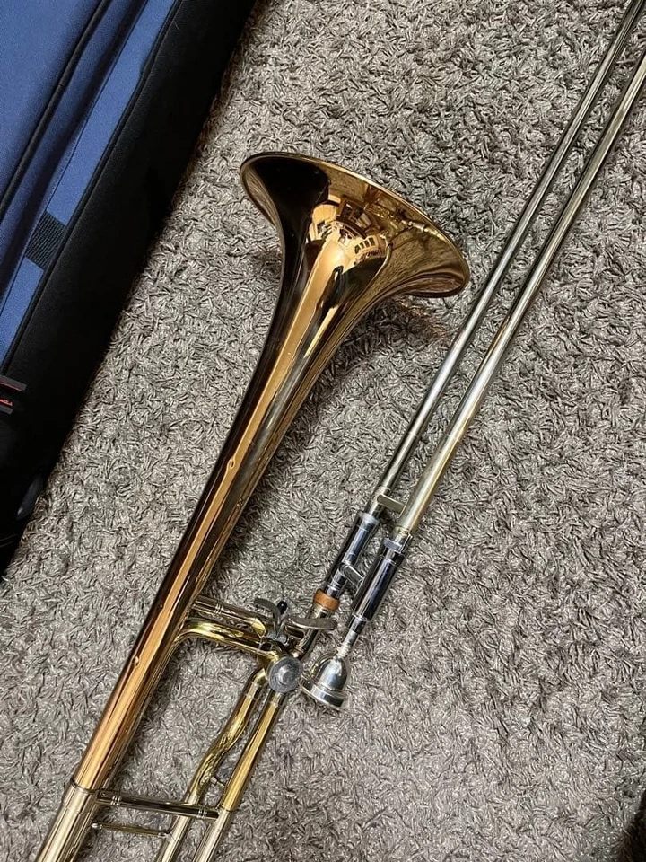 Trombón bajo tenor Holton Tr161 Foto 3 de 4