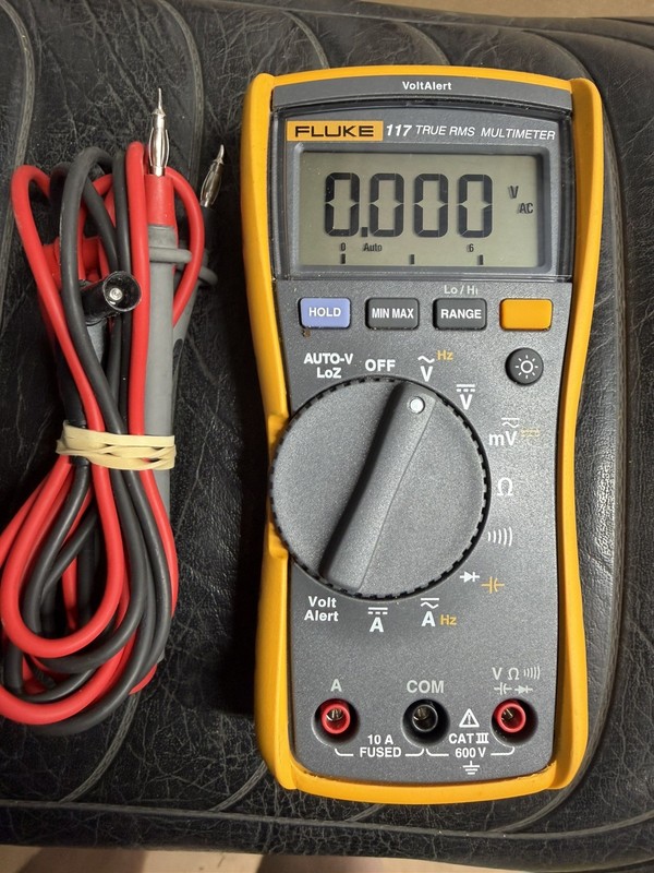 Fluke 117 True RMS Digital Multimeter Electrical Tester