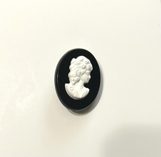 Vintage Black White Cameo Brooch Lady Portrait Resin Pin Jewelry