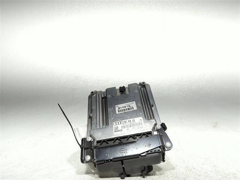 Módulo de control del motor (ECM) usado se adapta a: Audi A4 2007 módulo de control electrónico 2. Foto 2 de 4