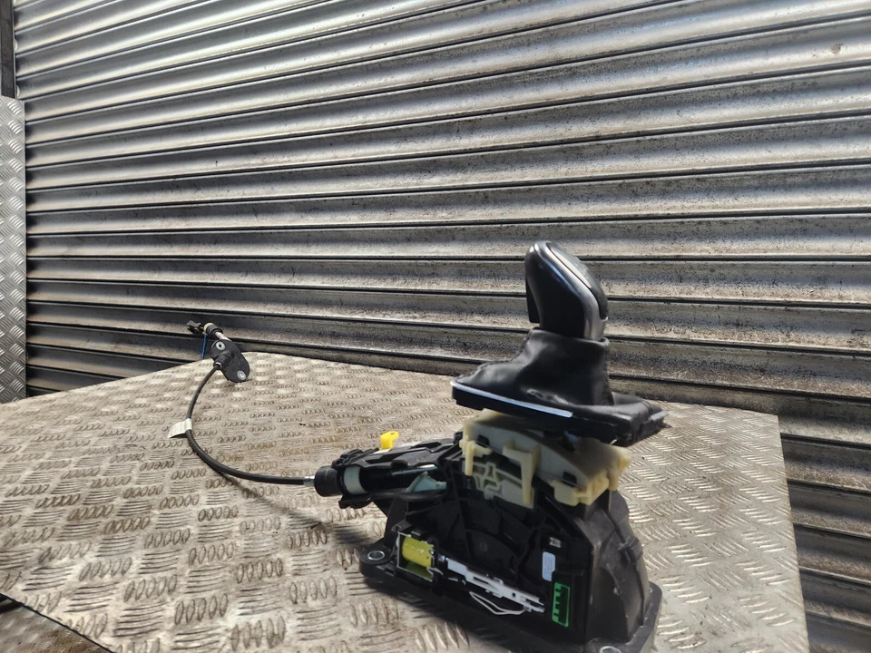 VOLVO V40 SELECTOR DE MARCHAS Y ACOPLAMIENTO AUTOMÁTICO 31367589 2012 - 2015 Foto 2 de 4