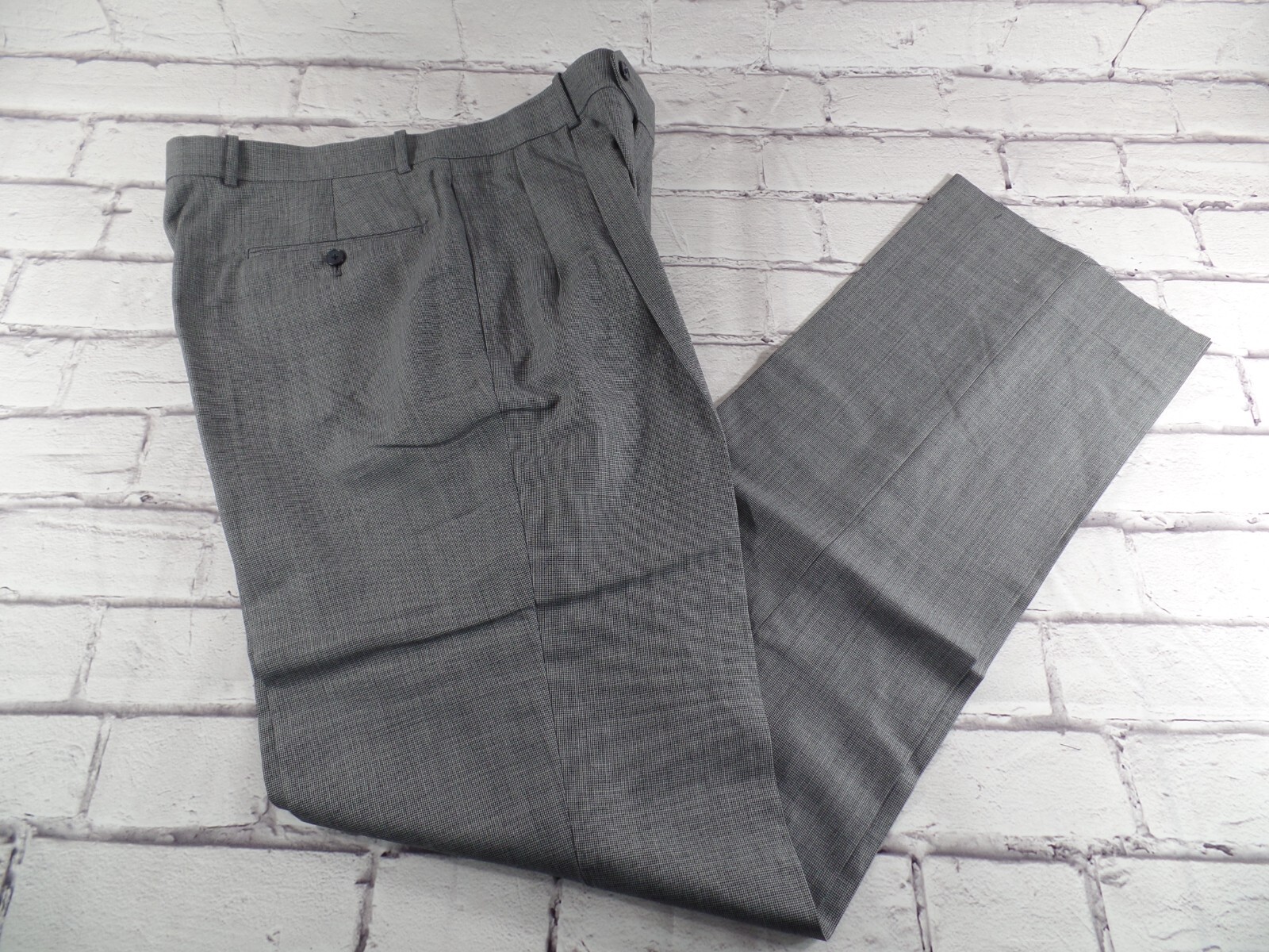 NEW Men's Wool Dress Pants Gray Pleated Front Size 34 x 35 Needs Hem