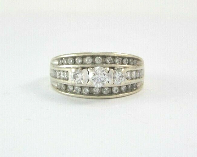 BEAUTIFUL 14K WHITE GOLD 3-STONE W/ ACCENTS DIAMOND RING C/S
