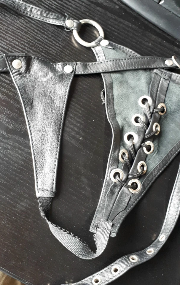 L XL 38/40 42 leder String Slip Tanga Swinger Club SM Schnürung Metallringe NEU - Bild 3 von 4