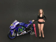 UMBRELLA GIRL FIGURINE II FOR 1/18 SCALE MODELS BY AMERICAN DIORAMA 77436