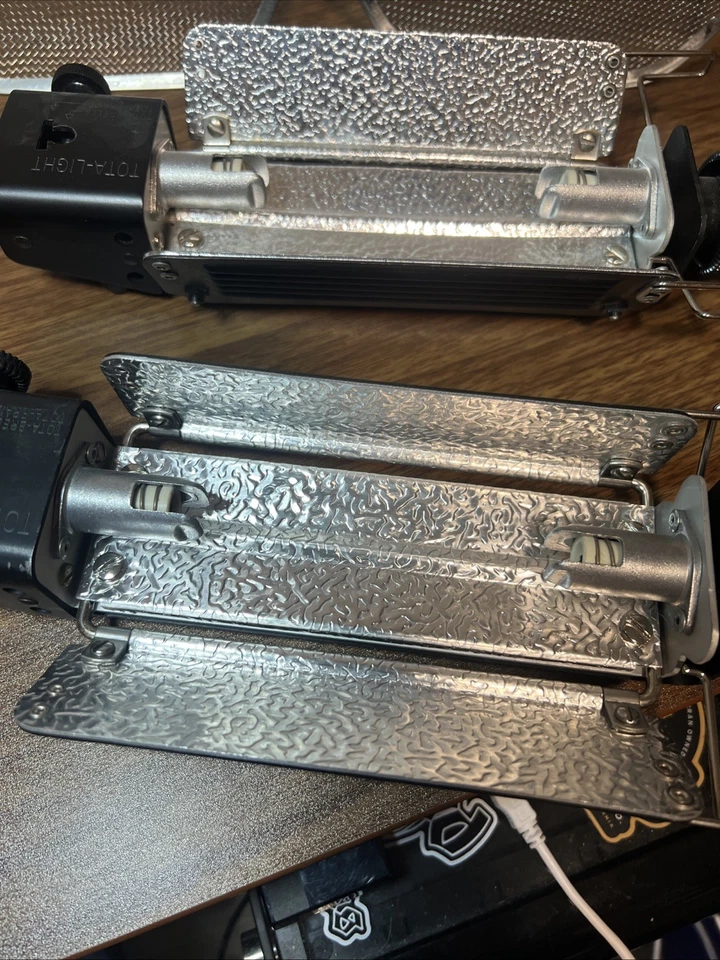 2 lowel tota no light bulb no power cord - Image 4 of 4