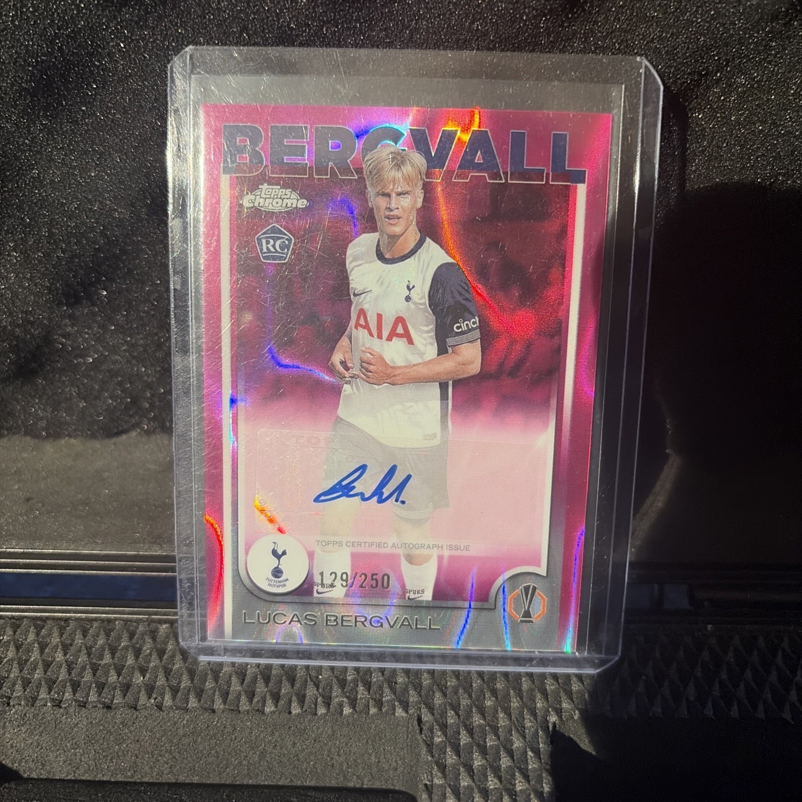 2024-25 Topps Chrome UEFA Club Competitions Lucas Bergvall Auto Pink /250 Rc