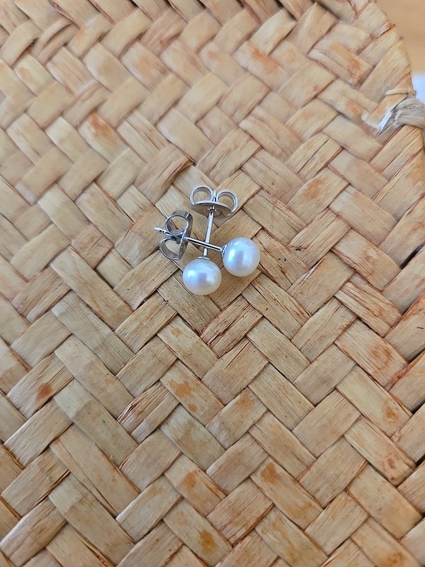 14KT White Gold Studs Set With 5mm Whute/Cream Pearls Butterfly Friction Backs