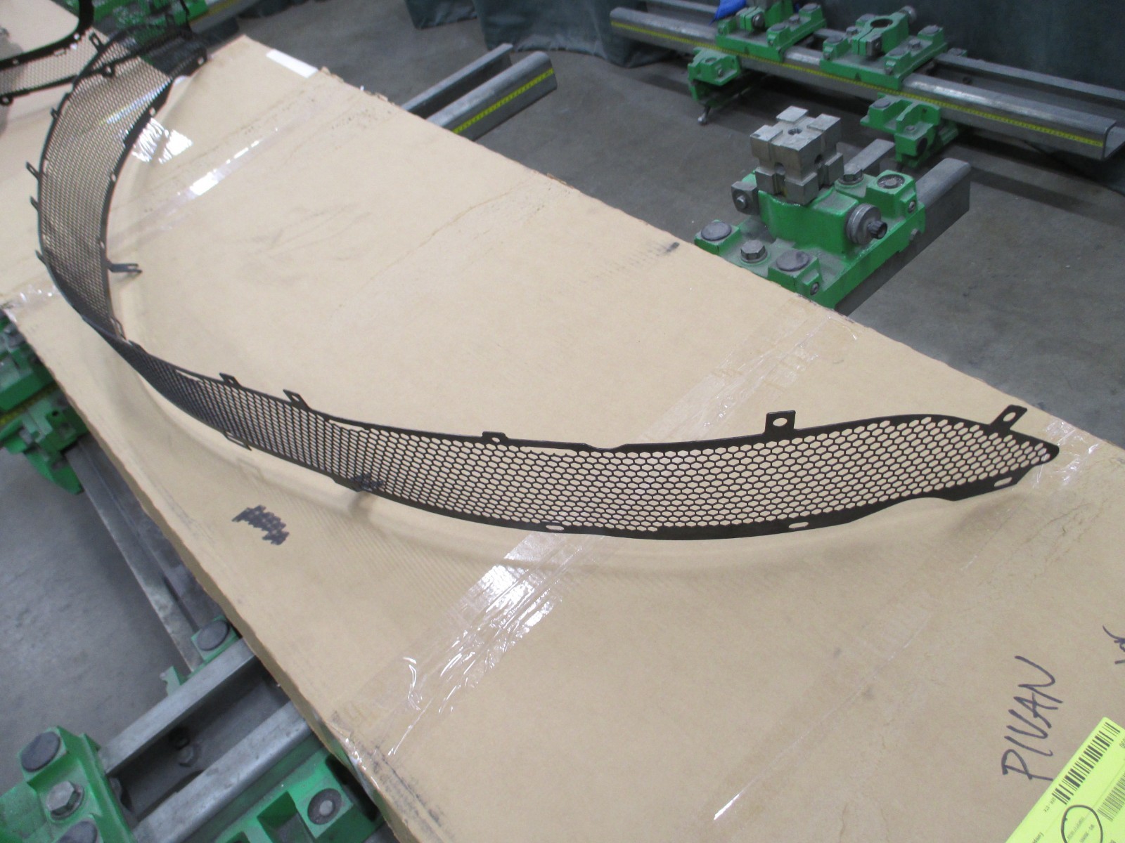 ASTON MARTIN 2016-2022 DB11 FRONT BUMPER LOWER GRILLE