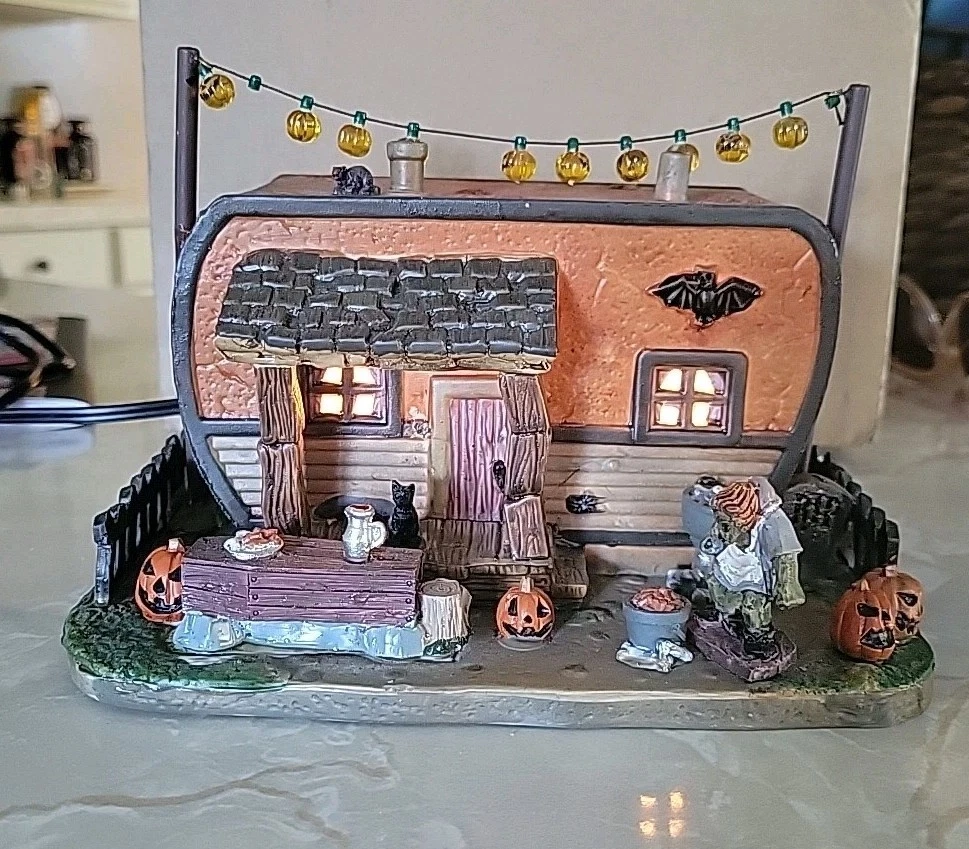 Lemax Spooky Town Creepy Camper Lighted Halloween Village House
