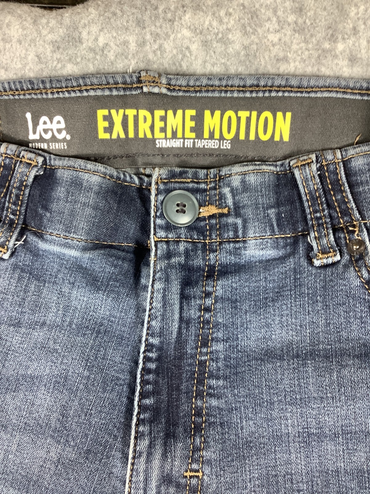 Men's Blue Lee Extreme Motion Straight Fit 34 Waist Jeans 466 image 2