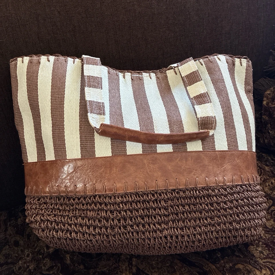 Bolsa tote fofa Croft & Barrow listrada marrom e branca palha - Imagem 2 de 4