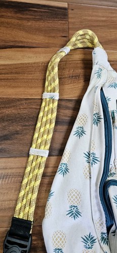 KAVU Original Rope Crossbody Sling Bag Backpack Purse With Pineapples - Bild 5 von 11