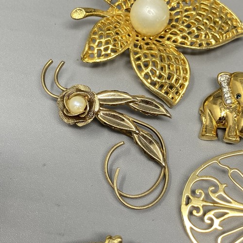 Vintage Brooch Lot of 11 Gold Tone Flower Dog Elephant Butterfly Bundled - Picture 10 of 19