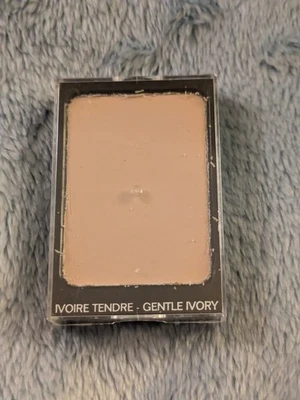 Chanel Vitalumiere Satin Smoothing Creme Compact Ivore Tendre - image 1 of 2