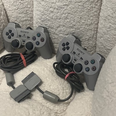 2x Original Sony PlayStation DualShock Controller SCPH-1200 Grau getestet