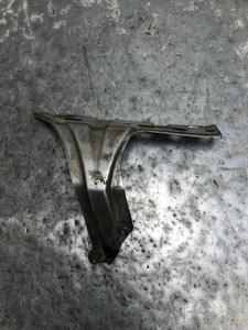 Volkswagen Touran I 2005 Vorne rechts Halterung Kotflügel 1T0821136BILI