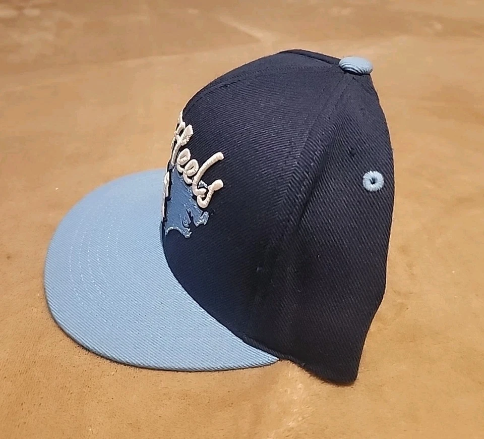 De colección Carolina del Norte Tacones Alquitranados Sombrero Gorra Snap Back NCAA Bordado Raro UNC Años 90 Foto 2 de 4