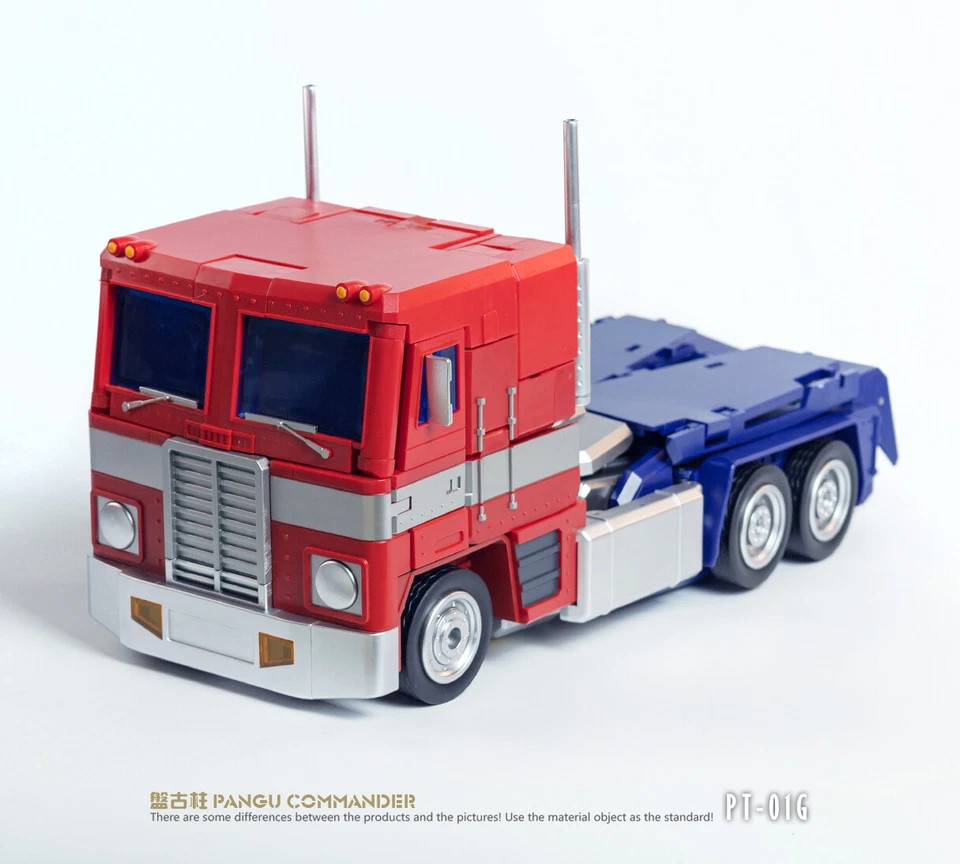 New Pangu Toys PT-01G Commander OptimusPrime Color Ver. 45cm Action Figure - Image 4 of 4