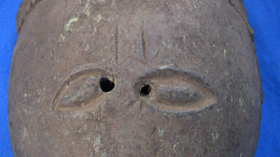 * Antigua máscara de madera tallada tribal de la India del Himalaya de 1800, Himachal Pradesh Foto 4 de 4