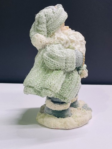 Estatuilla de Papá Noel azul escarcha decoración navideña sosteniendo árbol y bolsa - Imagen 8 de 14
