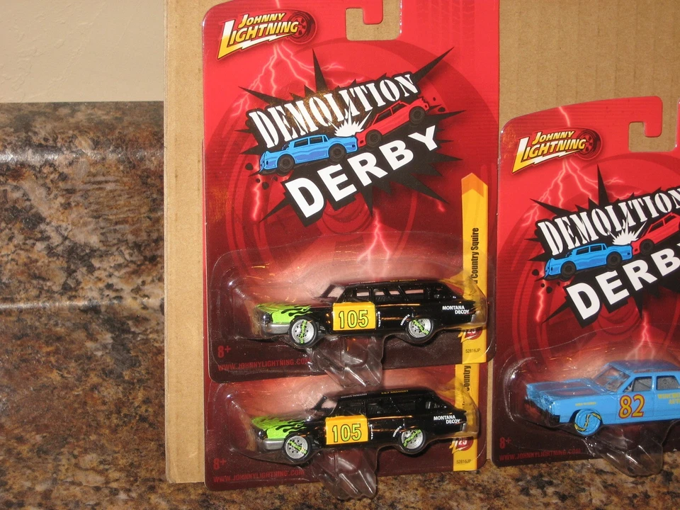 Johnny Lightning Lot of 4 Demolition Derby Caprice Fury Country Squire Wagon - Image 2 of 3