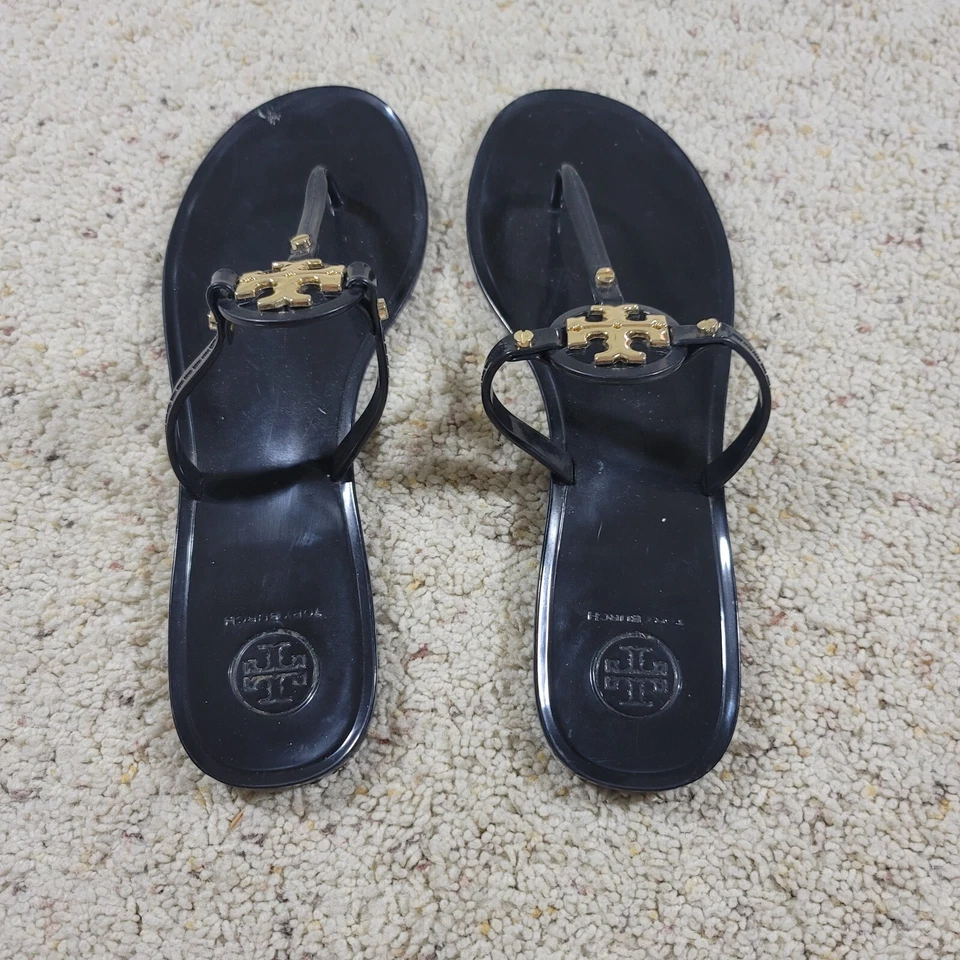 Sandalia de goma Tory Burch Miller negra dorada talla 8 Foto 3 de 4
