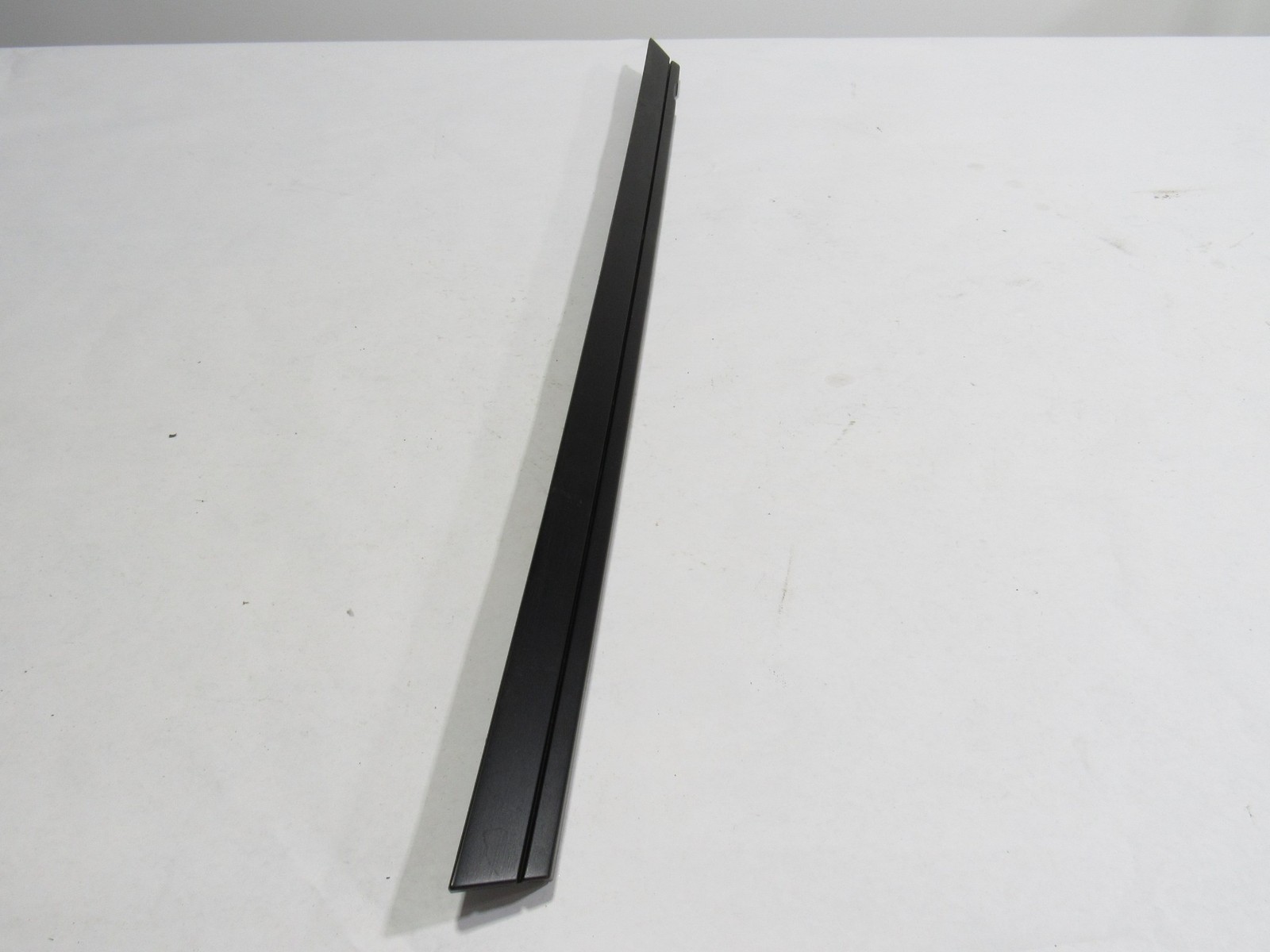 10-20 Bentley Mulsanne 2012 Front Right Passenger Door Upper Trim Strip @1