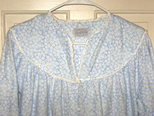 LANZ OF SALZBURG FLANNEL NIGHTGOWN SZ XS BLUE WHITE FLOWERS LACE EUC