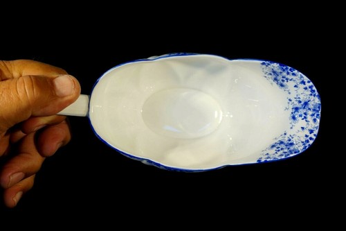 Beautiful Royal Albert Dainty Blue Gravy Boat And Underplate - Picture 2 of 5