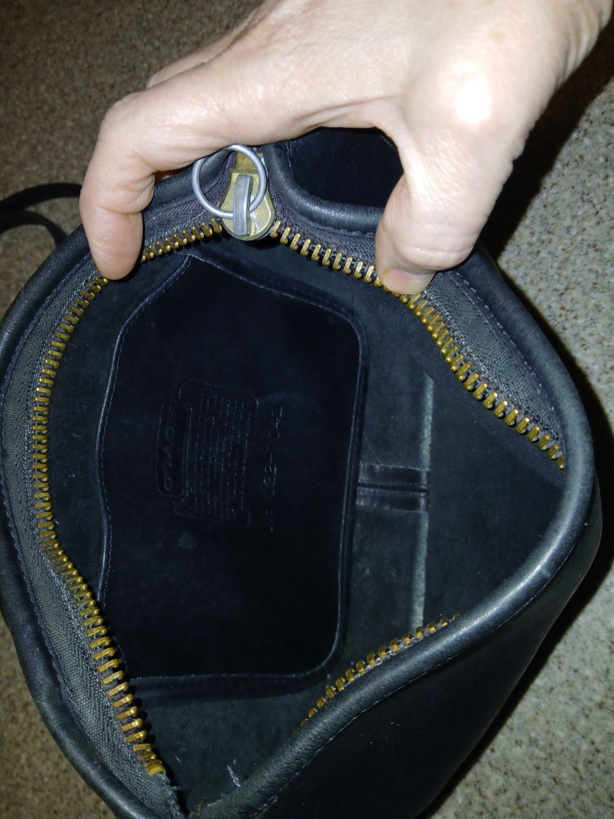 Vintage COACH BASIC BAG Black Leather Crossbody Z… - image 11