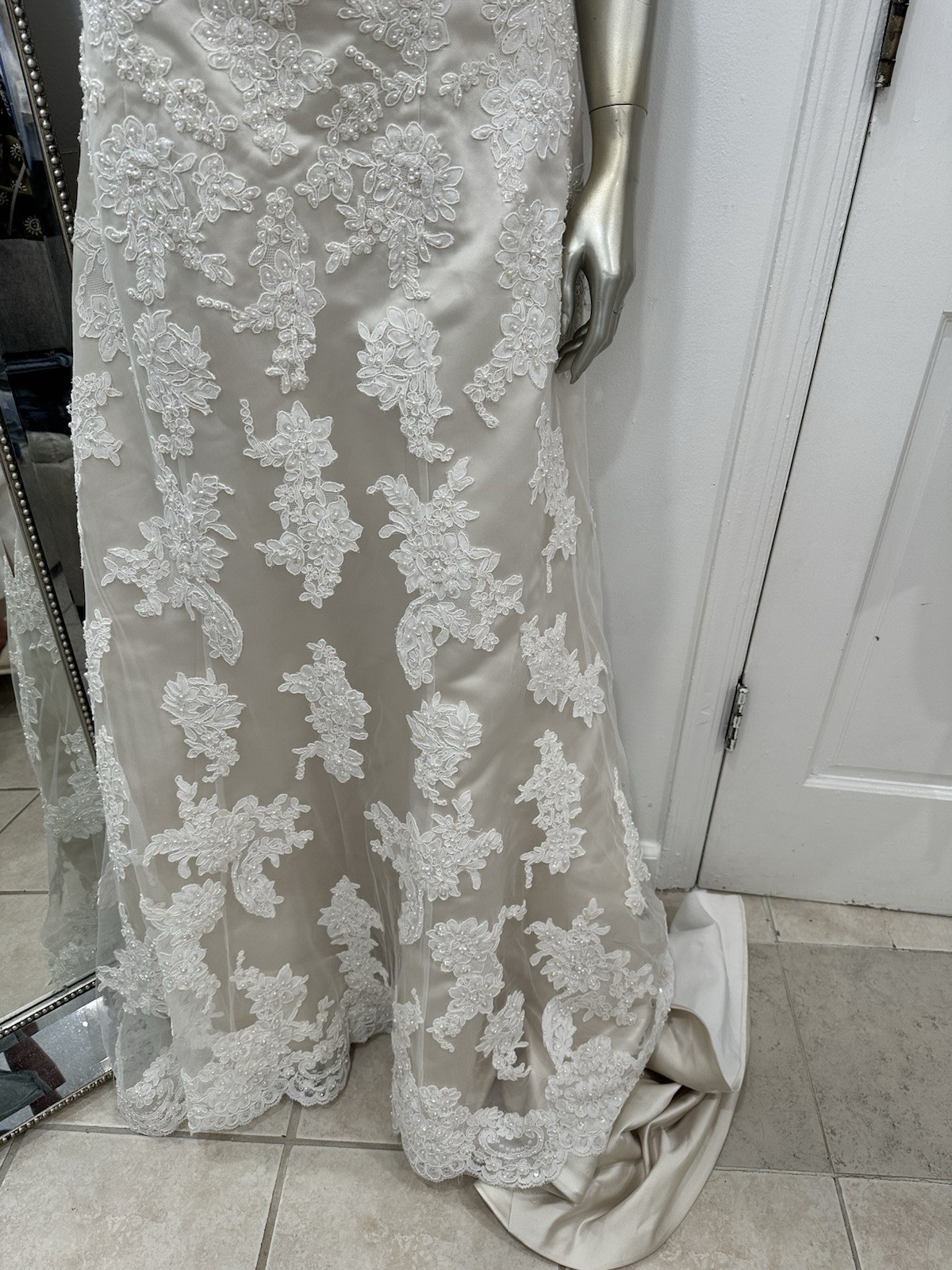 Gorgeous designer Wedding dress Oleg Cassini David’s Bridal Size 16 image 4