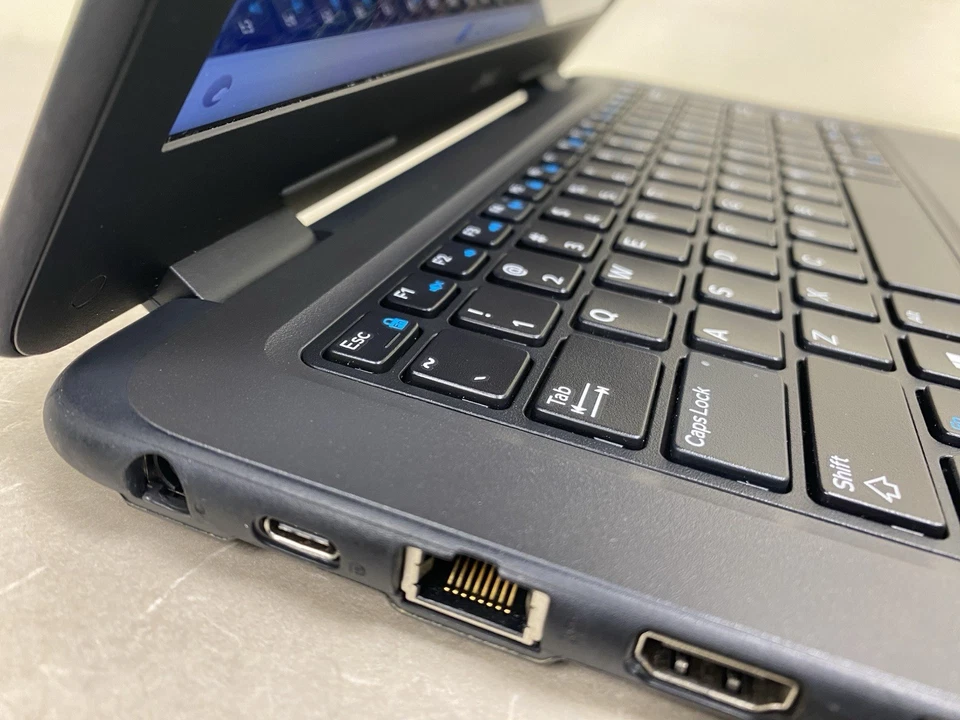 Dell Latitude 3300 13.3" Touch Screen (i5 8th gen, 8 GB RAM, 256 GB SSD, Grey) - Image 3 of 4