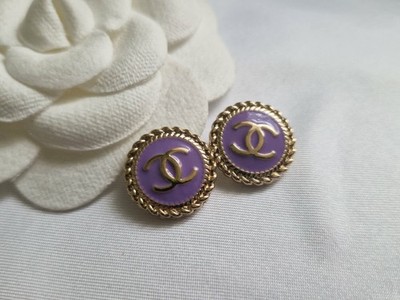 SET MIT ZWEI CHANEL LILA KNÖPFEN 16 MM