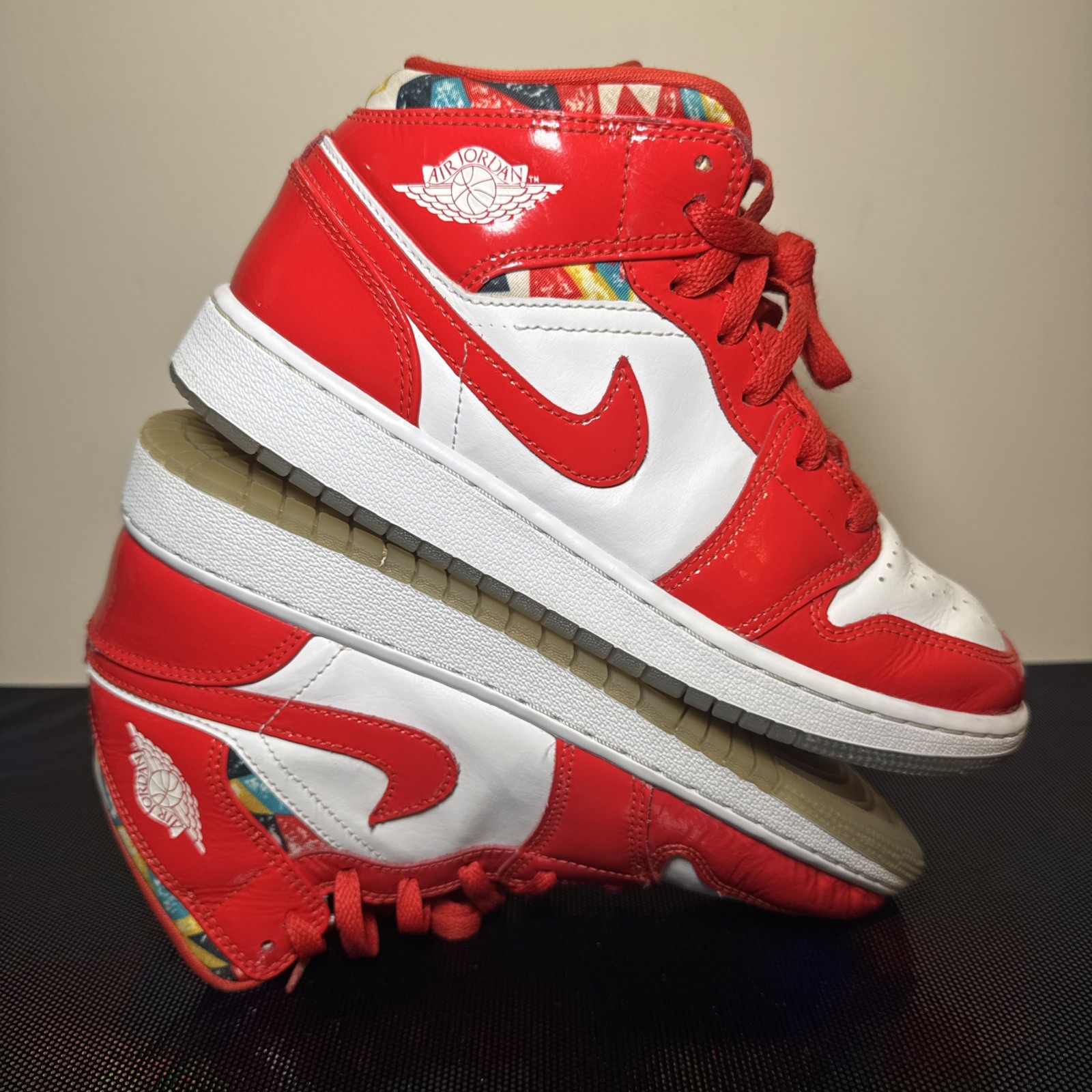 Air Jordan Retro 1 Mid SE 'Barcelona Red Size 6Y GS thumbnail 4