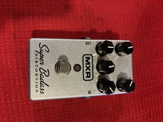 Distorsione MXR Super Badass.